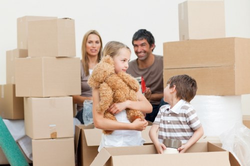 Movers handling access challenges in a Crystal Palace flat move